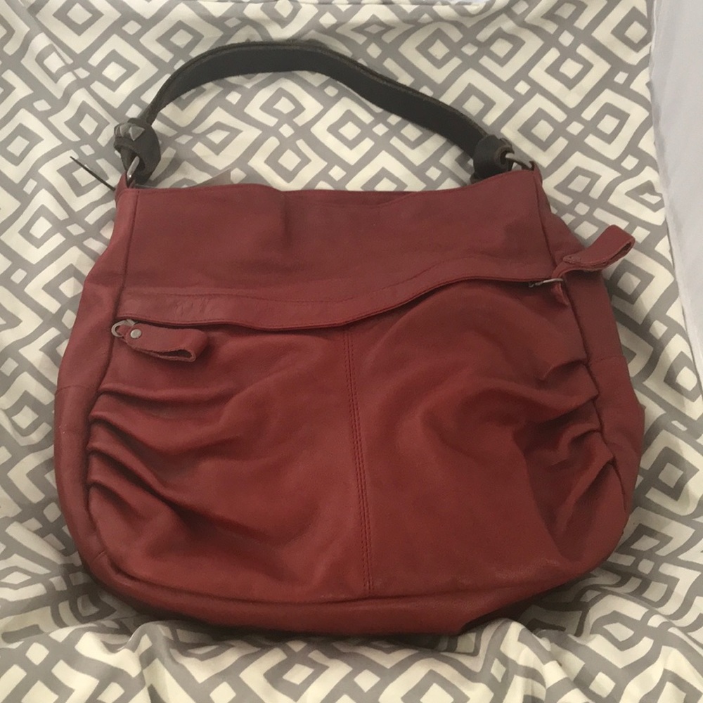 Tylie Malibu leather shoulder tote